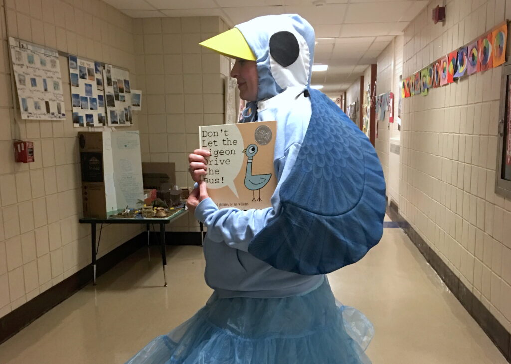 Lee as Mo Willem's Pigeon character
