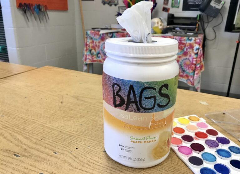 bag dispenser