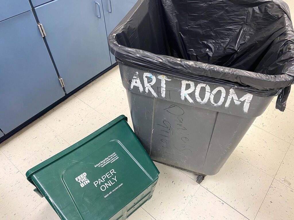 trash and recycle can